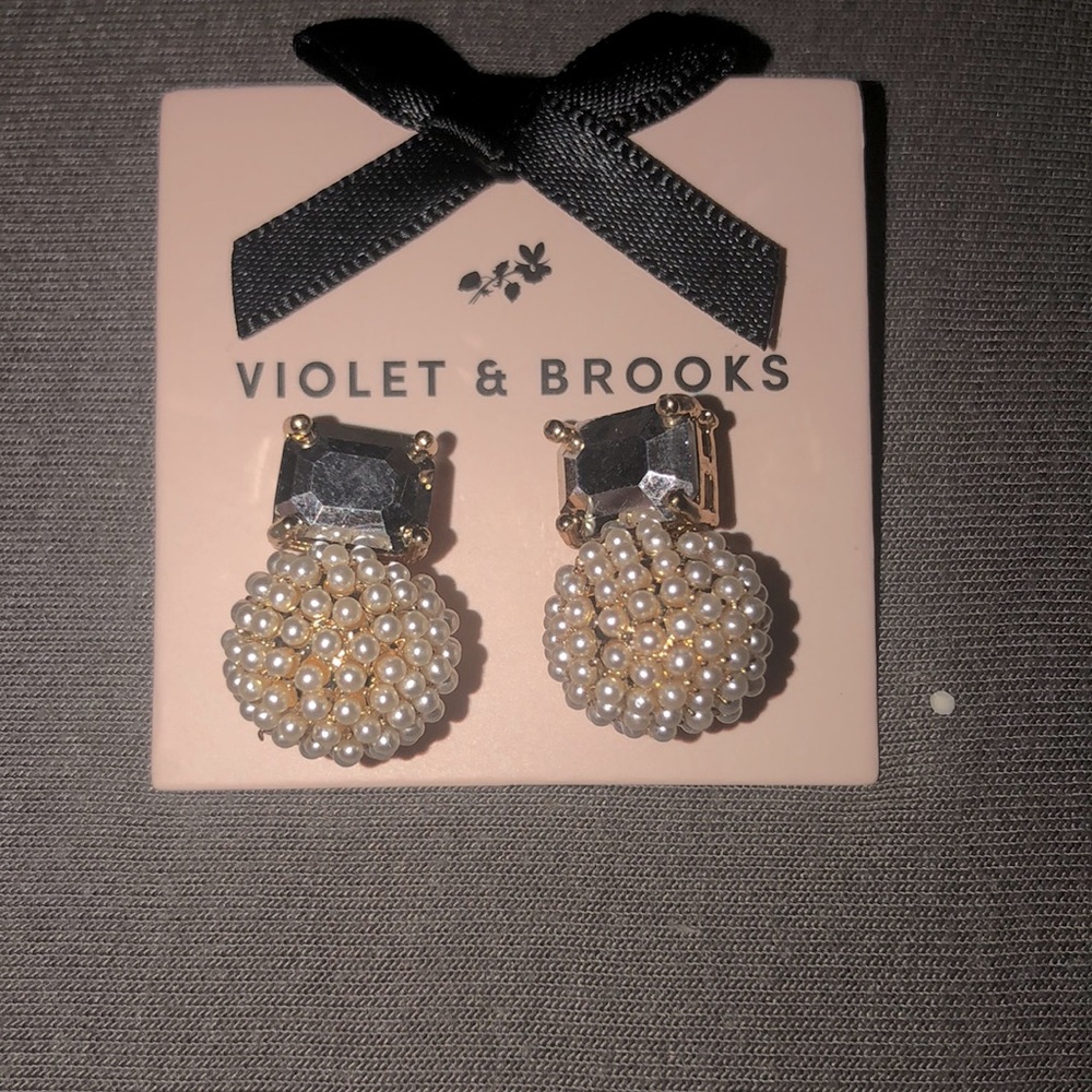 NWT VIOLET & BROOKS Silver Elyse Dress Up Earrings